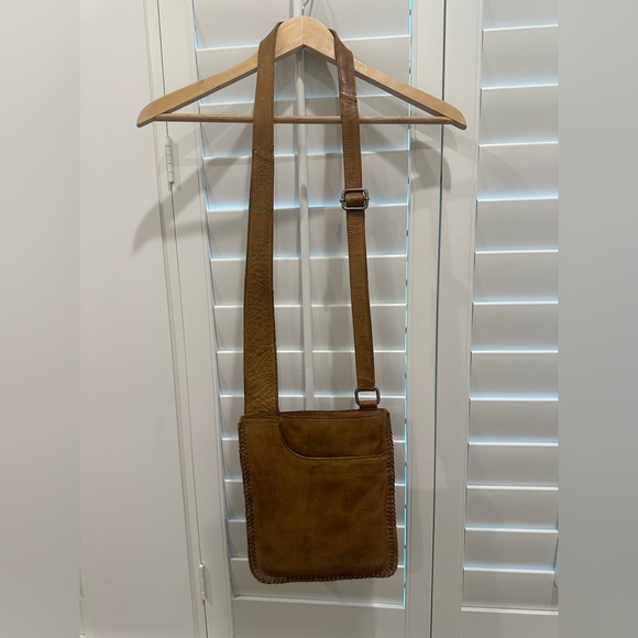 Latico Tan Leather Crossbody Bag with Timeless Design - Picture 4 of 8